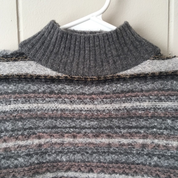 American Eagle Mock Neck - Picture 5 of 8